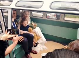 T1 Samba Deluxe - Viel Platz ohne mittlere Sitzbank - © T1-Berlin.de T1 Samba Deluxe - Viel Platz ohne mittlere Sitzbank - © T1-Berlin.de